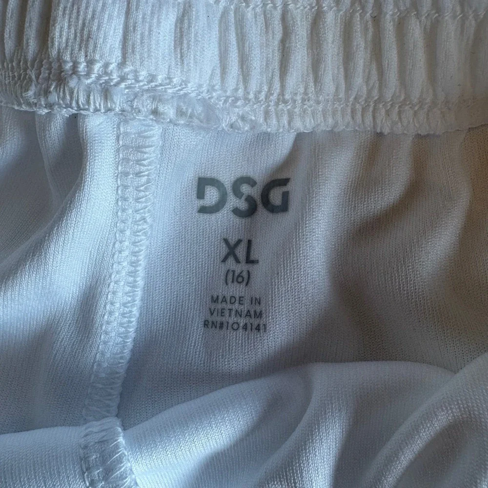 DSG Girls‎ Performance Mid Rise Shorts White Black Stripe Size XL 16 NWT